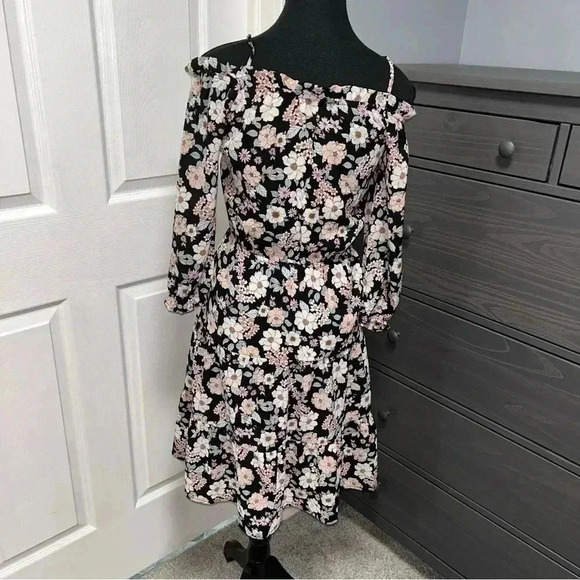 Monteau  Dress - Picture 3 of 5